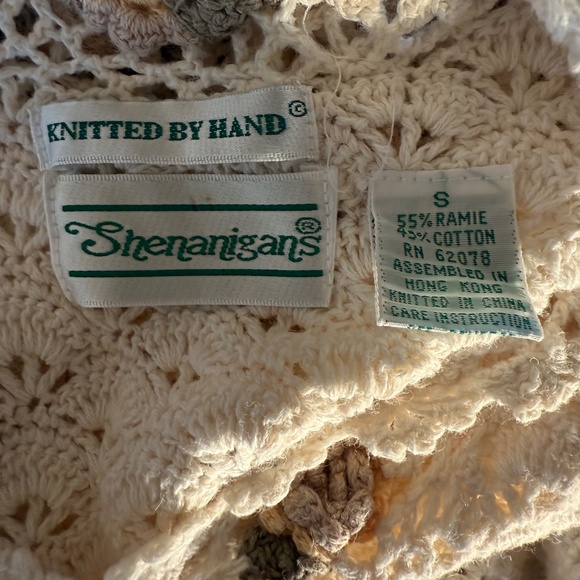 Beautiful vintage Hand-crocheted top in soft ivory/cream - Picture 8 of 8